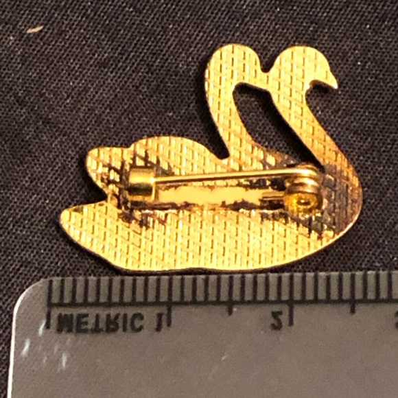 Beautiful swan pin black n gold tone crystals on eyesw - Picture 2 of 4